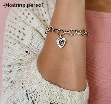 Heart link bracelet for Valentine's Day with changeable holder.